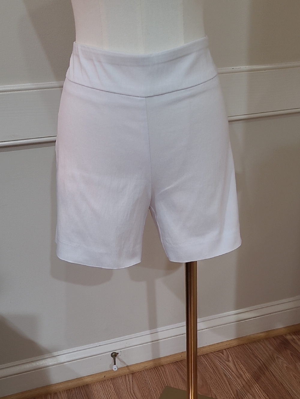 Eric Casual White Stretch Pull-On Shorts - Size S